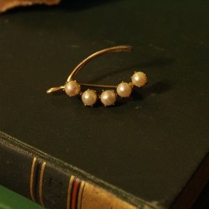 VINTAGE GOLD WISH BONE BROOCH PIN WITH PEARLS
